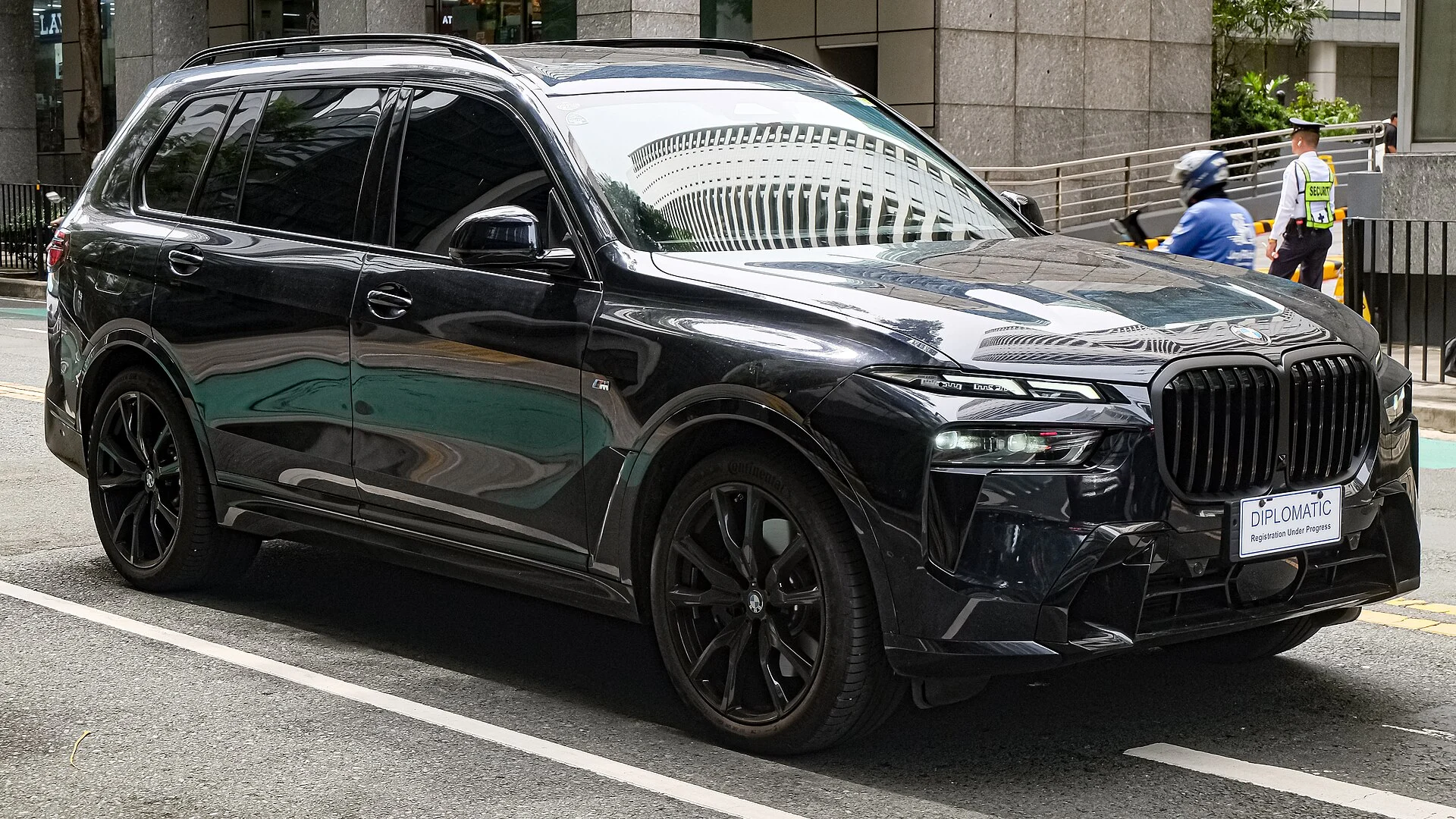Как выглядит BMW X7 нового поколения