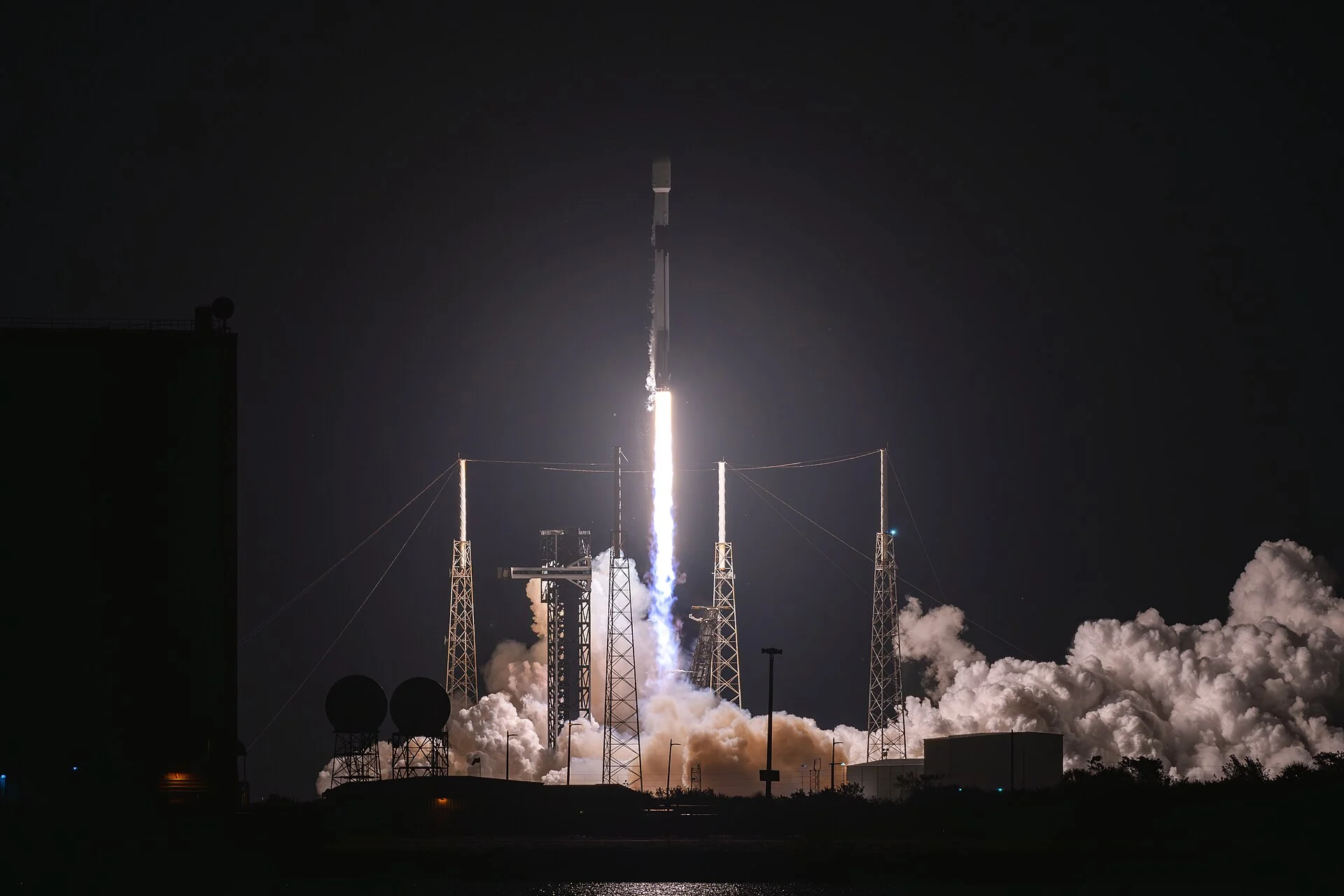Цилиндр с треногой: необычная новинка для любителей Starlink