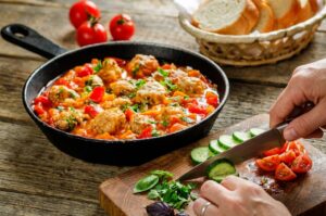 Быстрый ужин: сочное куриное филе с овощами за 25 минут